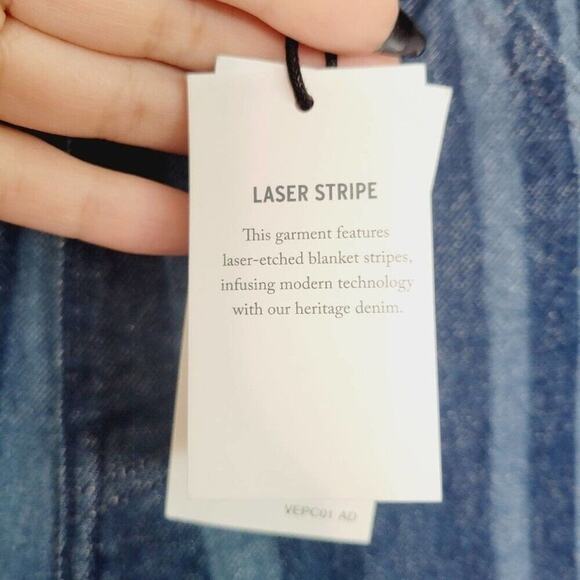 Levi's Denim Booty Shorts Womens Size 26 Laser Striped High Rise Raw Hem NEW - Picture 7 of 16